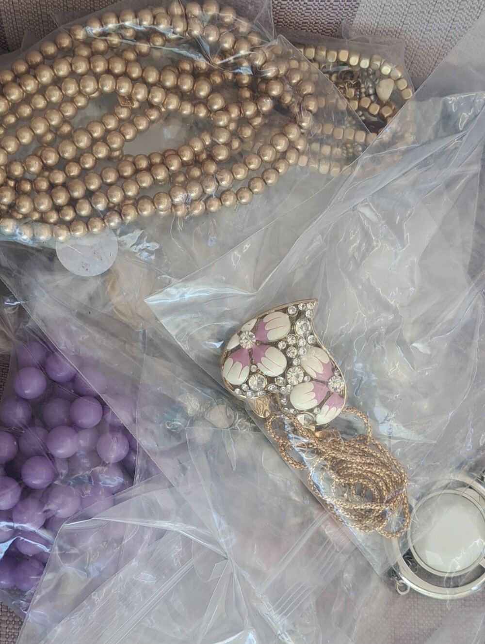 50 PIECE LOT NICE COSTUME JEWELRY WEARABLE, UNTANGLED, CONDITION, NO JUNK! - Picture 3 of 8